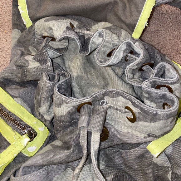 American eagle camouflage back pack, lime edges - Picture 2 of 6